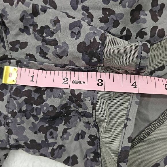 Athleta Womens XS Printed Mesh Racer Run Short Grey and Black Leopard Print 4" - Picture 4 of 10